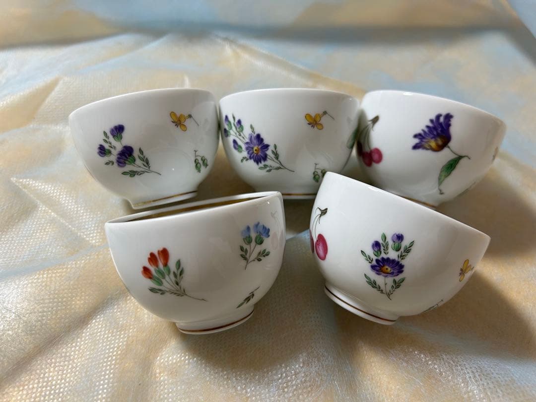 超お得！またと出ない希少な茶碗・小鉢。大活躍の品が安価　茶に料理にテーブル華やぐ