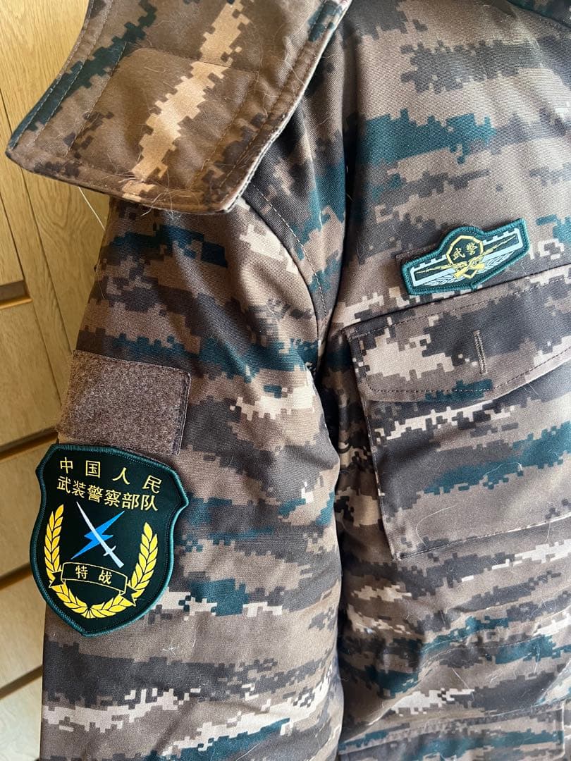 実物新品　中国軍　人民武装警察特殊部隊戦闘迷彩柄　フリース襟付　上下セット