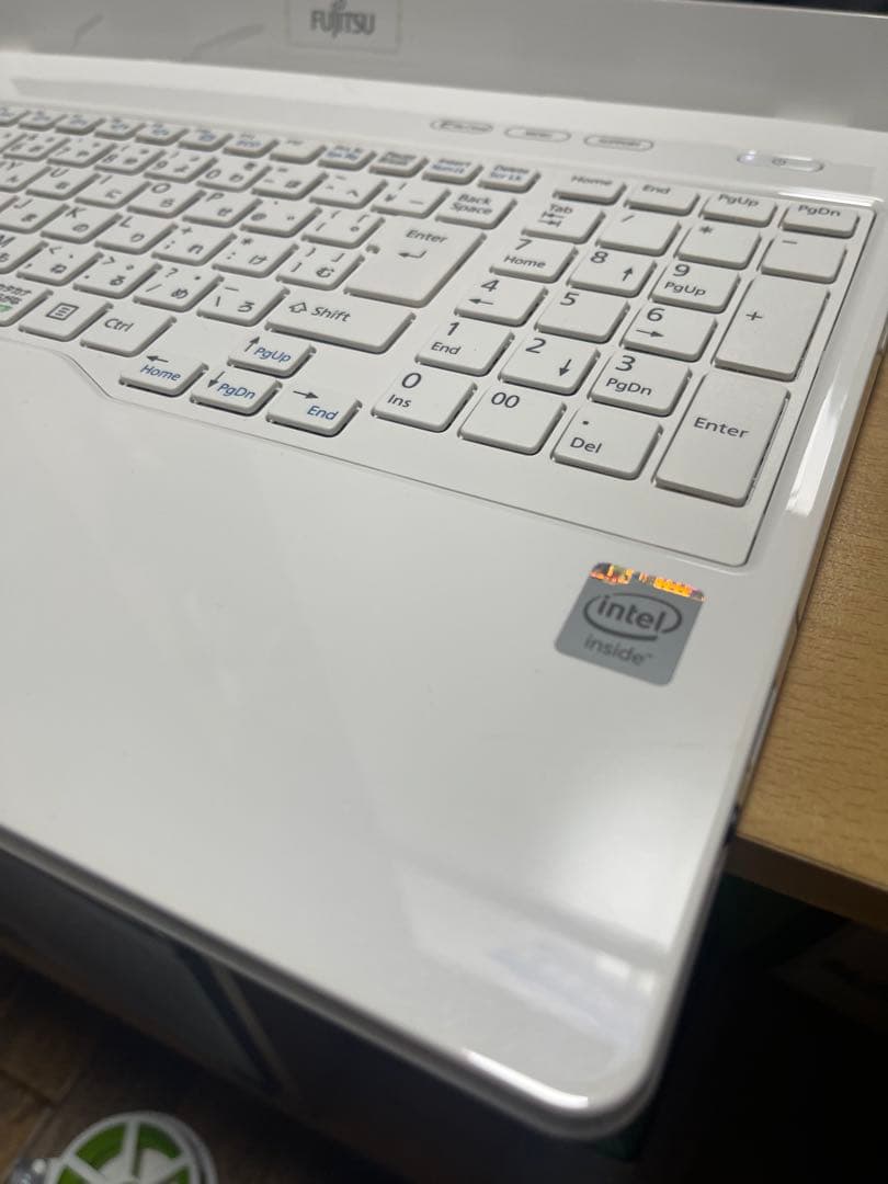 Fujitsu ホワイト ノートPC 15.6インチ LIFEBOOK AH42
