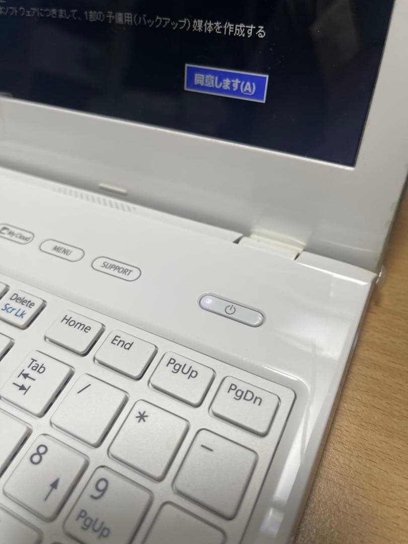 Fujitsu ホワイト ノートPC 15.6インチ LIFEBOOK AH42