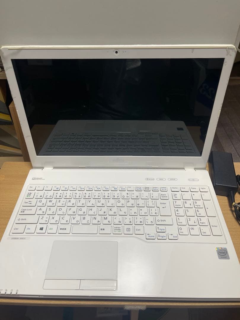 Fujitsu ホワイト ノートPC 15.6インチ LIFEBOOK AH42