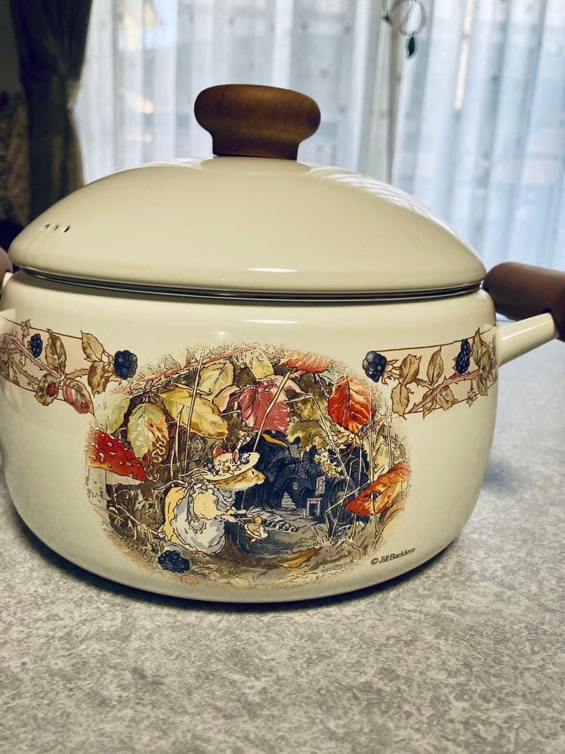 Brambly Hedge ブランブリーヘッジ ホーロー鍋 野ばらの村の物語