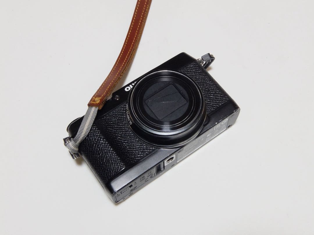 動作確認済　Fujifilm XQ2 シルバー　フジフイルム