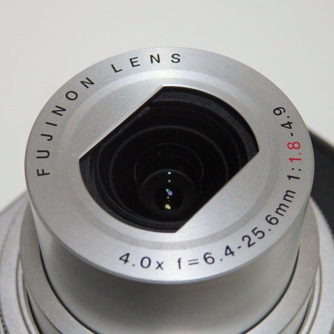 動作確認済　Fujifilm XQ2 シルバー　フジフイルム