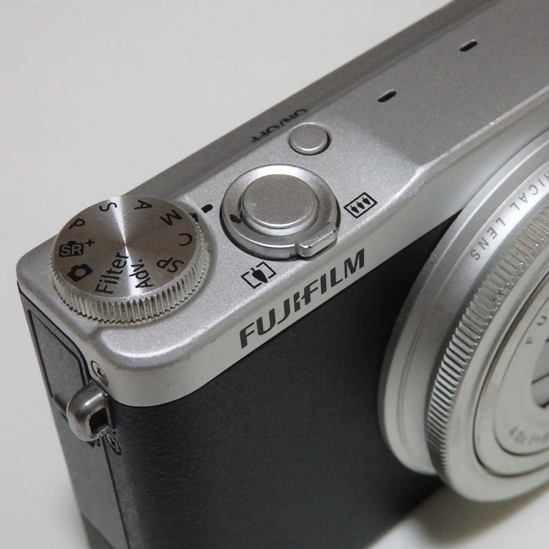 動作確認済　Fujifilm XQ2 シルバー　フジフイルム
