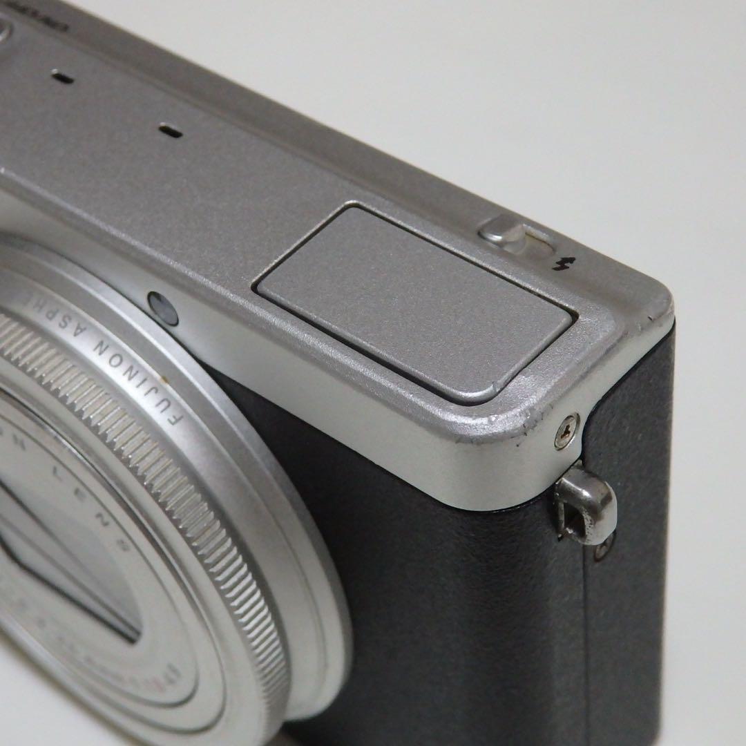 動作確認済　Fujifilm XQ2 シルバー　フジフイルム