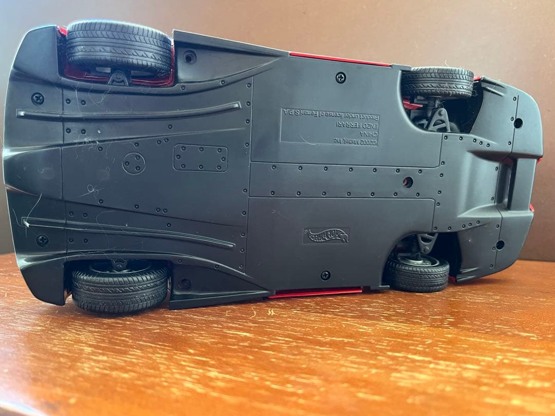 エンツォフェラーリ1/18ホットウィール