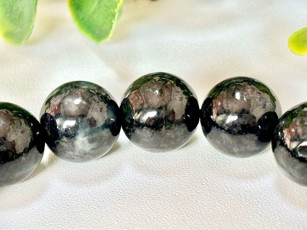 夢幻品質　超秘蔵放出　太古から甦りし神の守護石　幻の糸魚川龍神黒翡翠の大珠ブレス