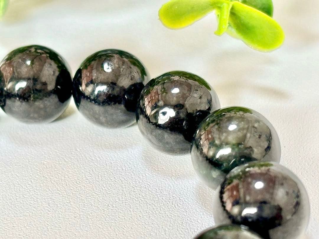 夢幻品質　超秘蔵放出　太古から甦りし神の守護石　幻の糸魚川龍神黒翡翠の大珠ブレス