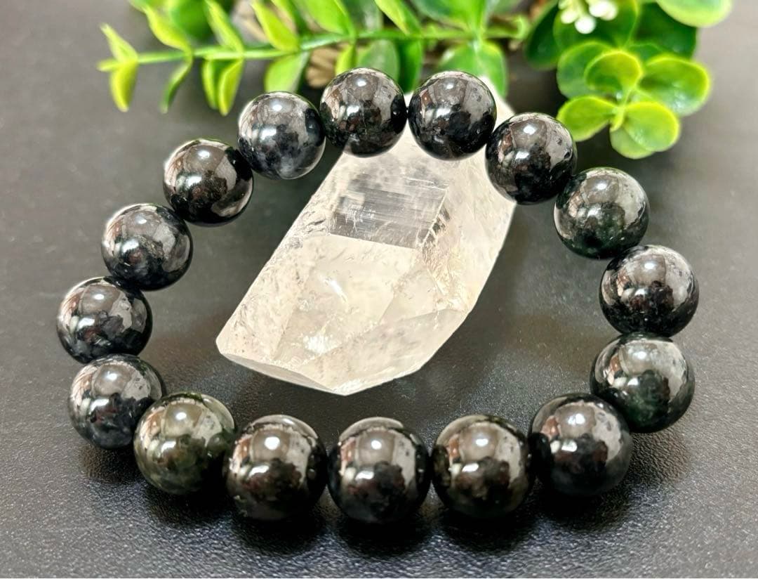 夢幻品質　超秘蔵放出　太古から甦りし神の守護石　幻の糸魚川龍神黒翡翠の大珠ブレス