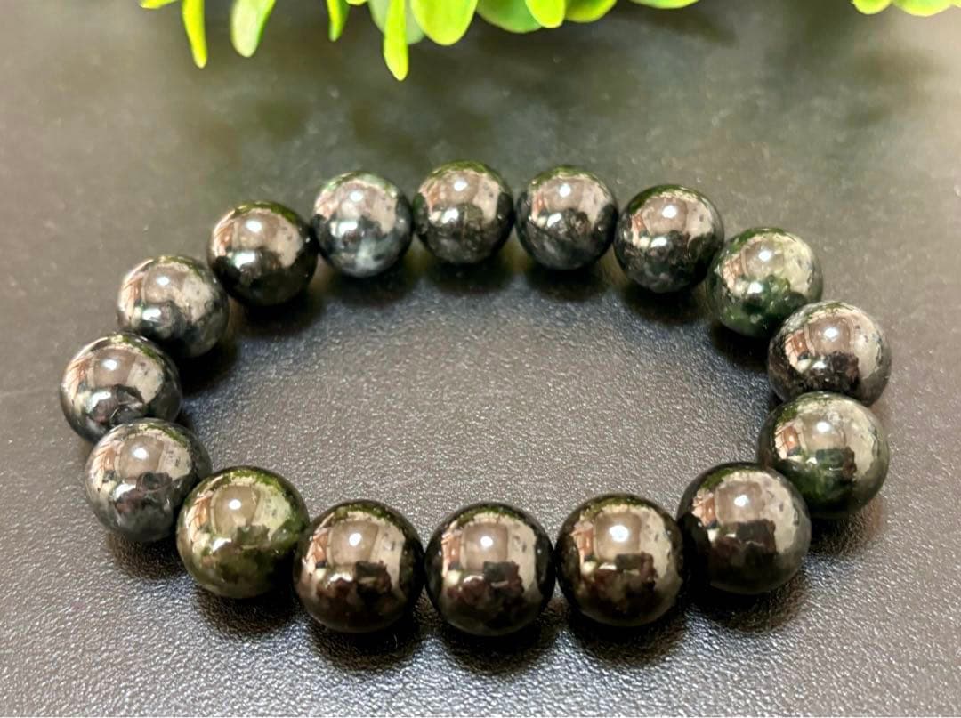 夢幻品質　超秘蔵放出　太古から甦りし神の守護石　幻の糸魚川龍神黒翡翠の大珠ブレス