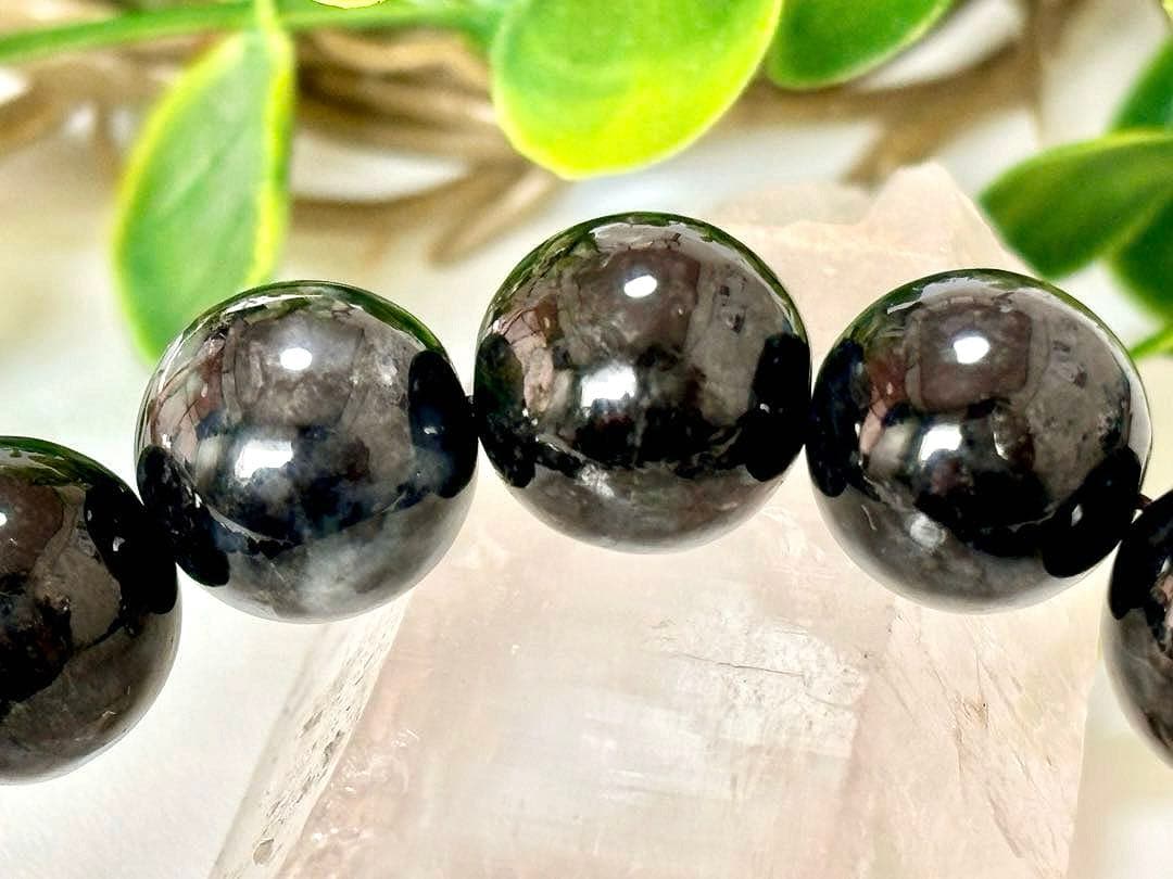 夢幻品質　超秘蔵放出　太古から甦りし神の守護石　幻の糸魚川龍神黒翡翠の大珠ブレス