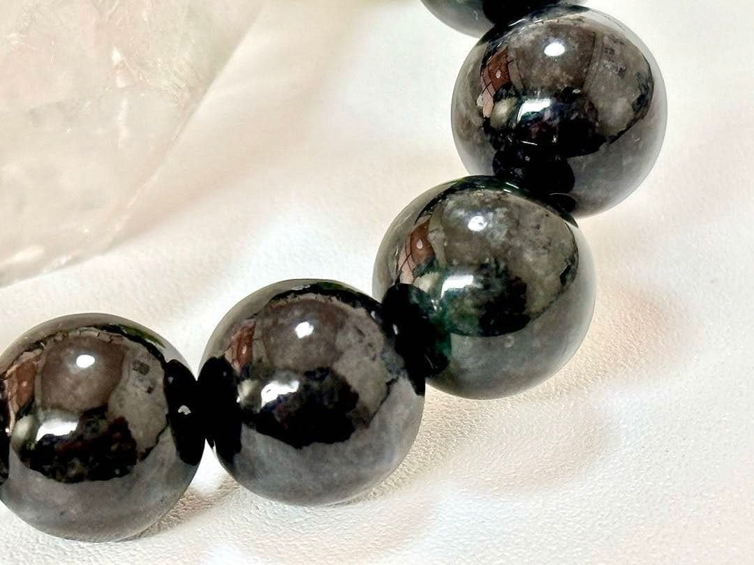 夢幻品質　超秘蔵放出　太古から甦りし神の守護石　幻の糸魚川龍神黒翡翠の大珠ブレス