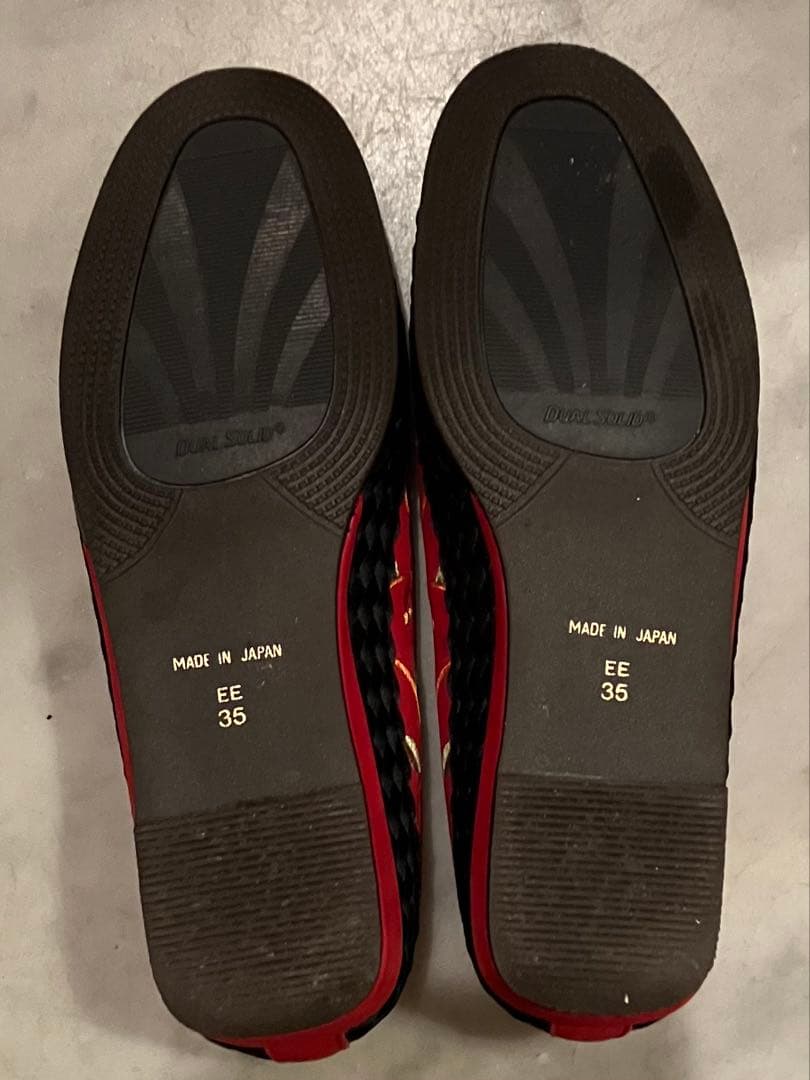 刺繍入り赤フラットシューズ