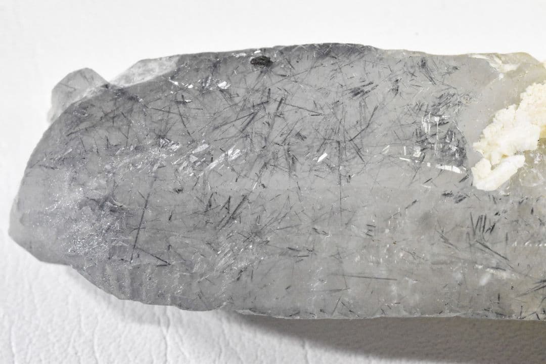 ブラジルミナスジェライス州産 インディゴライトトルマリンインクォーツ