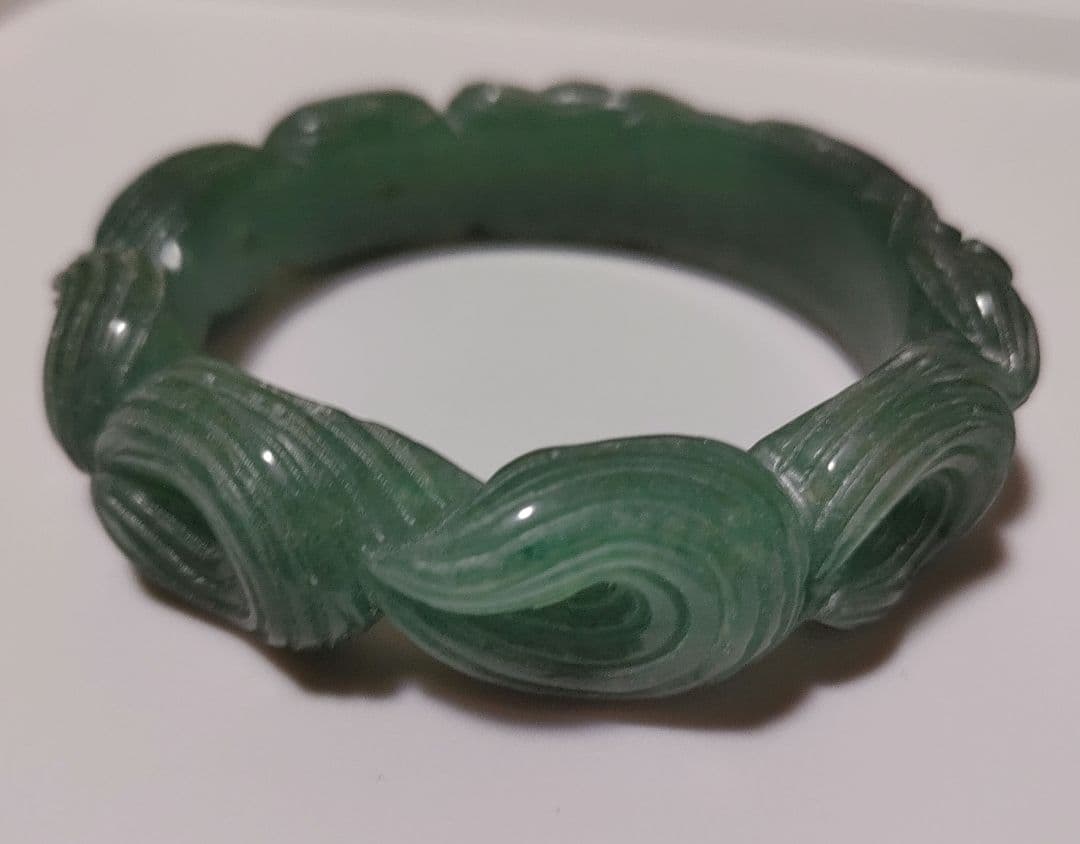 天然石 玉石　九尾の狐　彫刻 くり抜きバングル