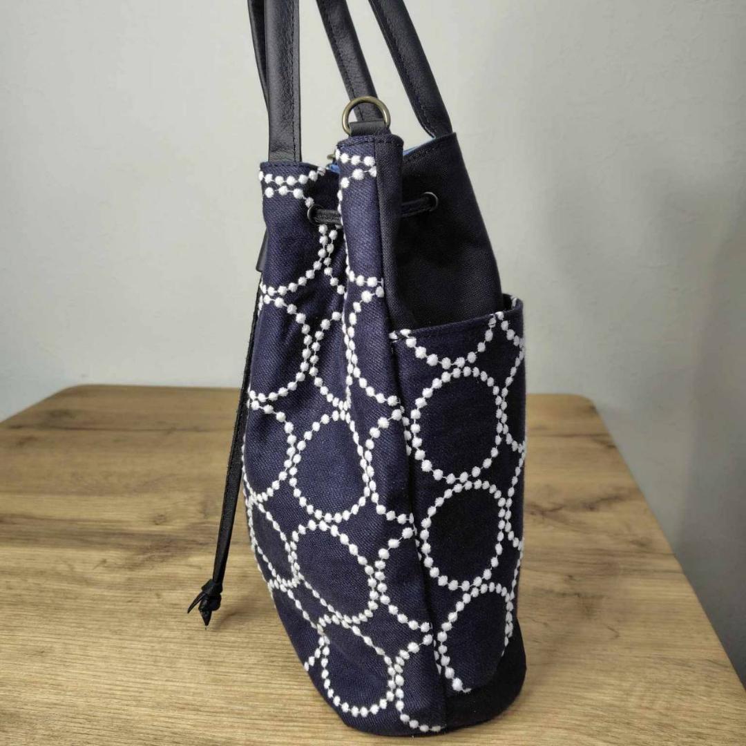 ミナペルホネン/tambourineタンバリンネイビー×白/巾着Lサイズショル