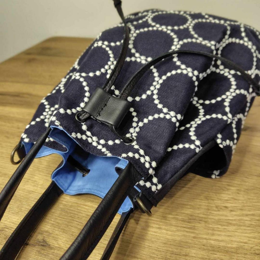 ミナペルホネン/tambourineタンバリンネイビー×白/巾着Lサイズショル