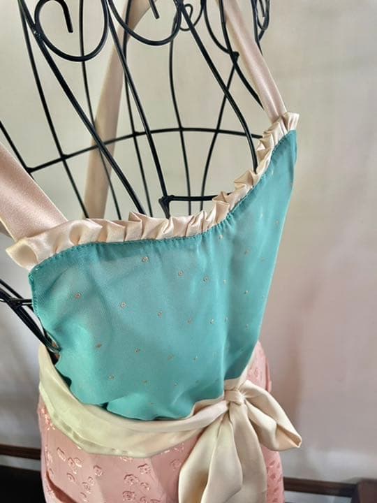 美しく着られるエプロン　高級ドレス生地使用　ハンドメイド　エレガント