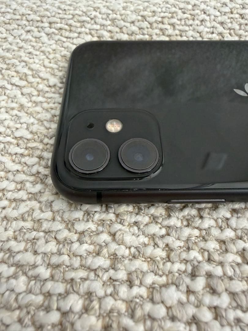 Apple iPhone 11 本体 画面ひび割れあり