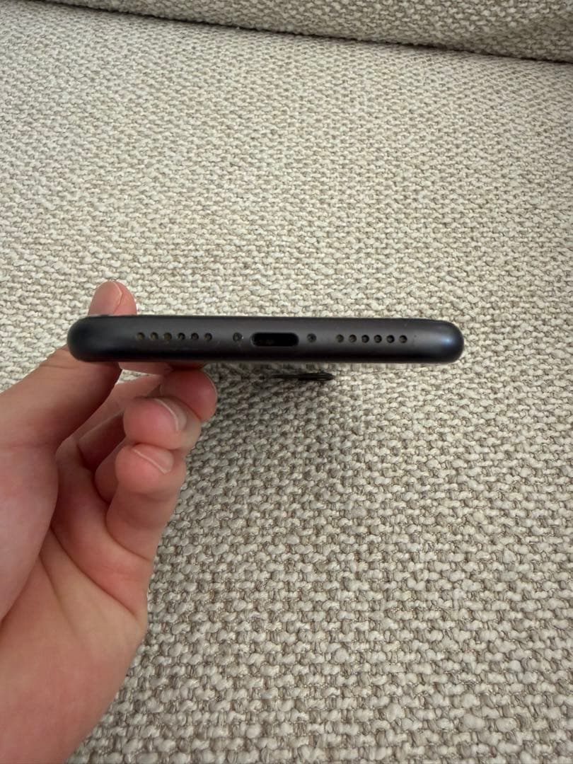 Apple iPhone 11 本体 画面ひび割れあり