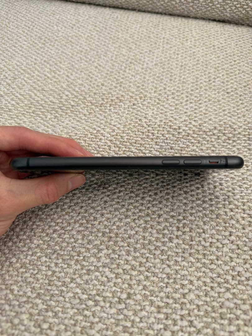 Apple iPhone 11 本体 画面ひび割れあり