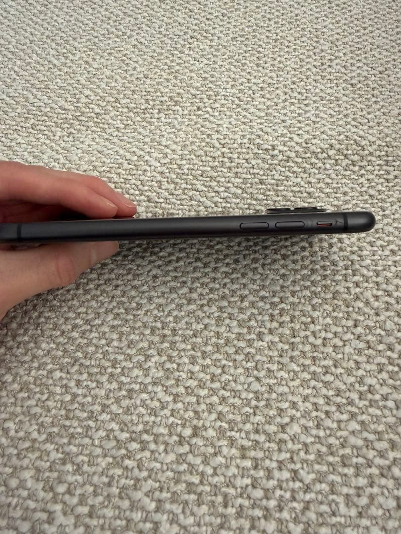 Apple iPhone 11 本体 画面ひび割れあり