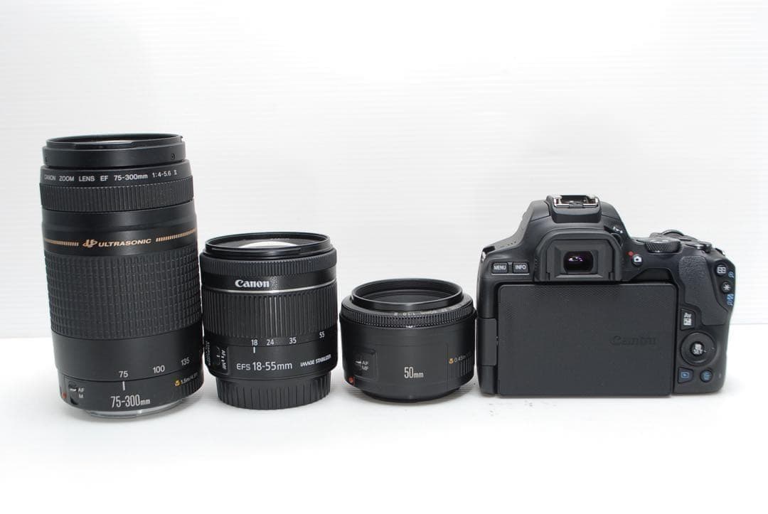 ❤️手ぶれ補正付き❤️Canon kiss X10 トリプルレンズセット 美品