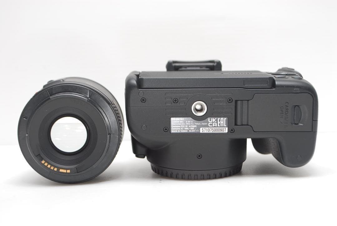 ❤️手ぶれ補正付き❤️Canon kiss X10 トリプルレンズセット 美品