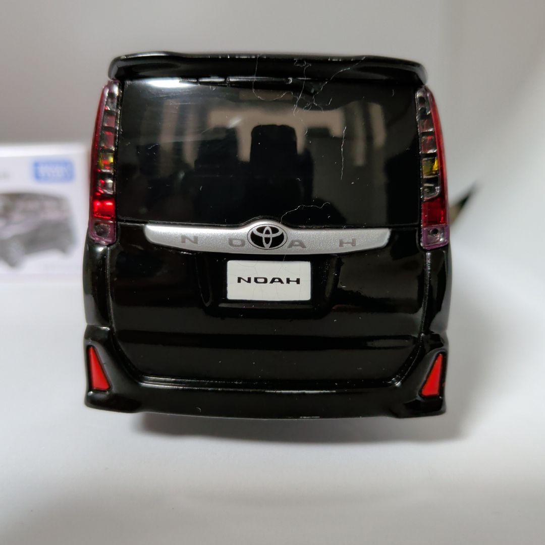 トミカ　ノア初回特別仕様+カラーサンプル