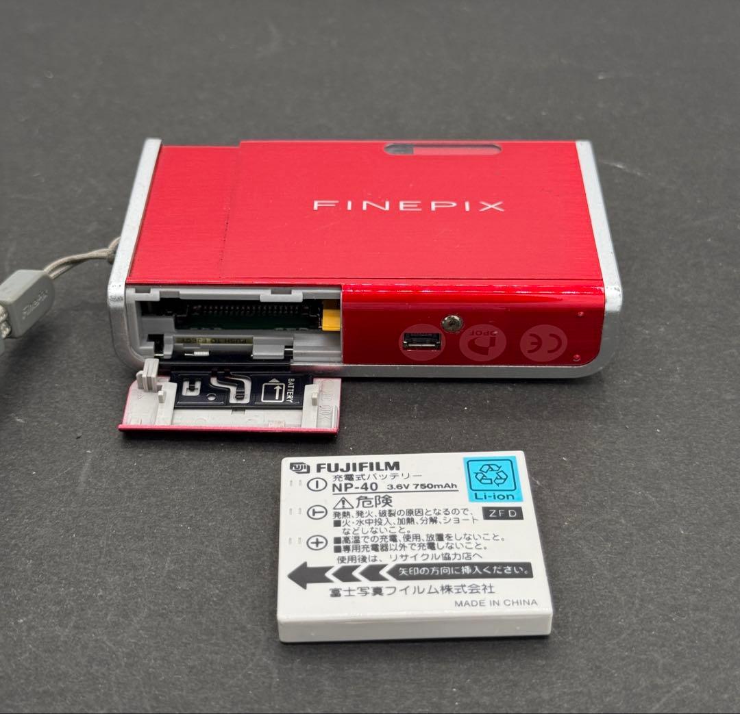FINEPIX Z2 コンパクトデジタルカメラ レッド 電源チェック済み