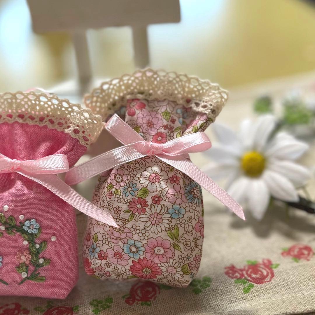2309-38  ミディサシェ 香り袋 2個組  ラブリーフラワー リース刺繍