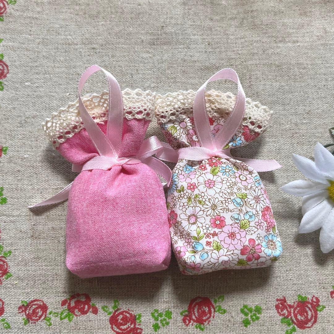 2309-38  ミディサシェ 香り袋 2個組  ラブリーフラワー リース刺繍