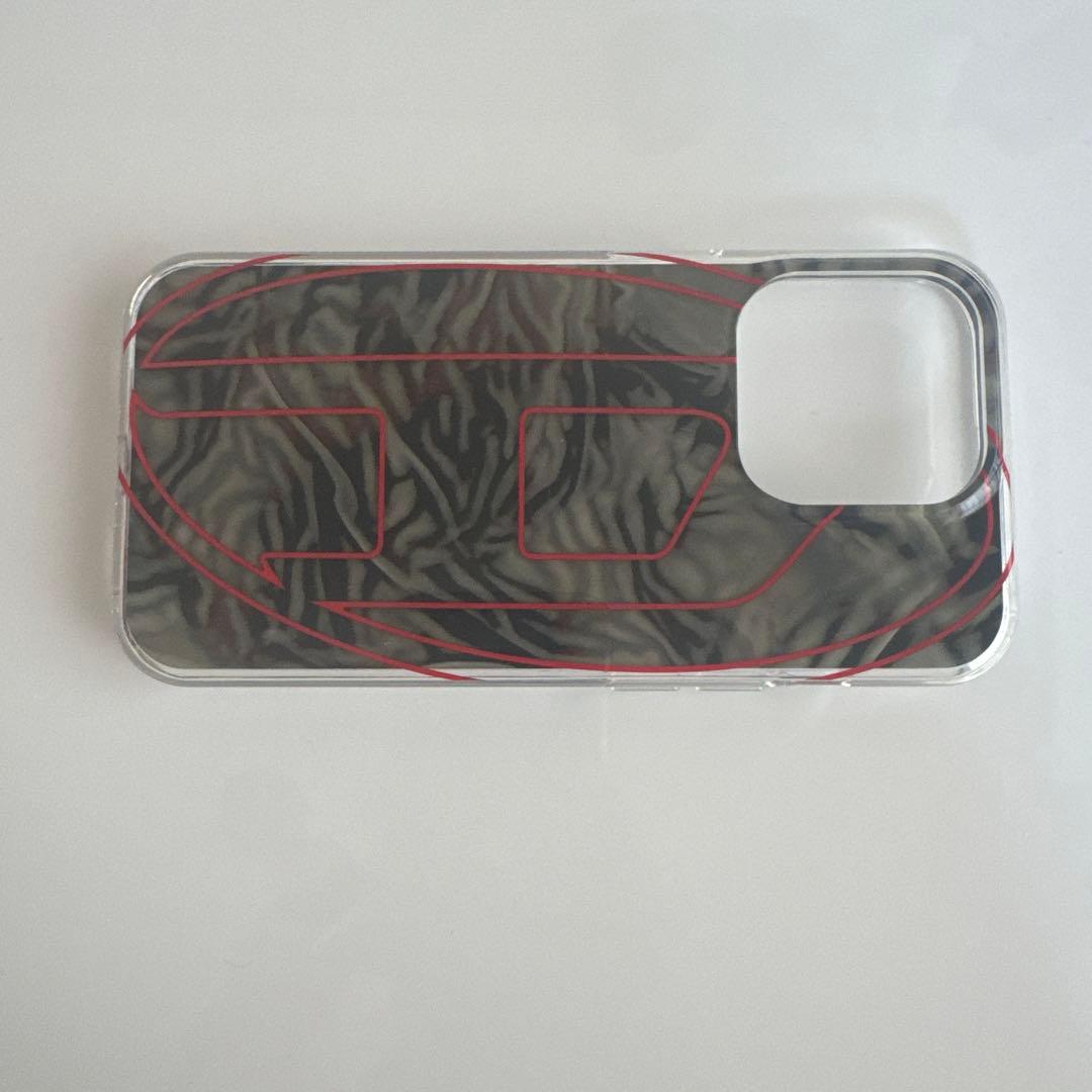 DIESEL グラフィックスナップケース iPhone 15 Pro