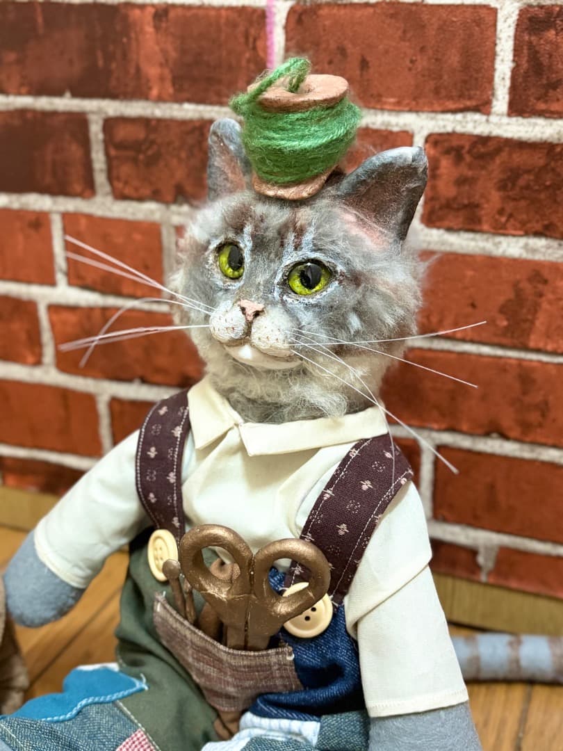 A猫 裁縫猫アートドール　サバトラ猫【ハンドメイド ぬいぐるみ 羊毛フェルト