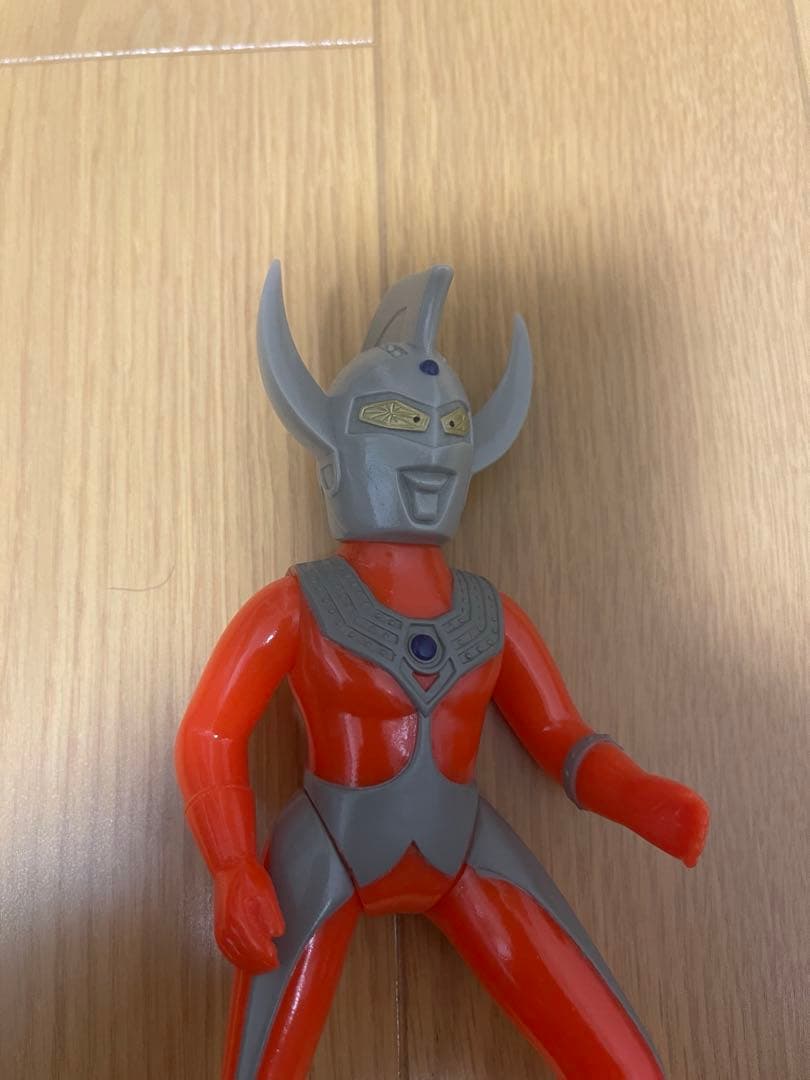 B-CLUB 復刻版怪獣シリーズ　ソフビ　ウルトラマンタロウ