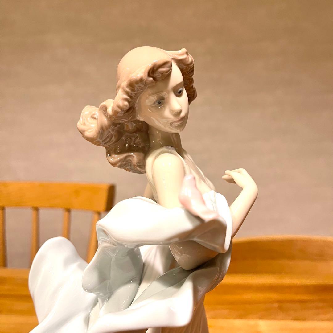 リヤドロ 夏のセレナーデ フィギュリン 人形 置物 インテリア LLADRO