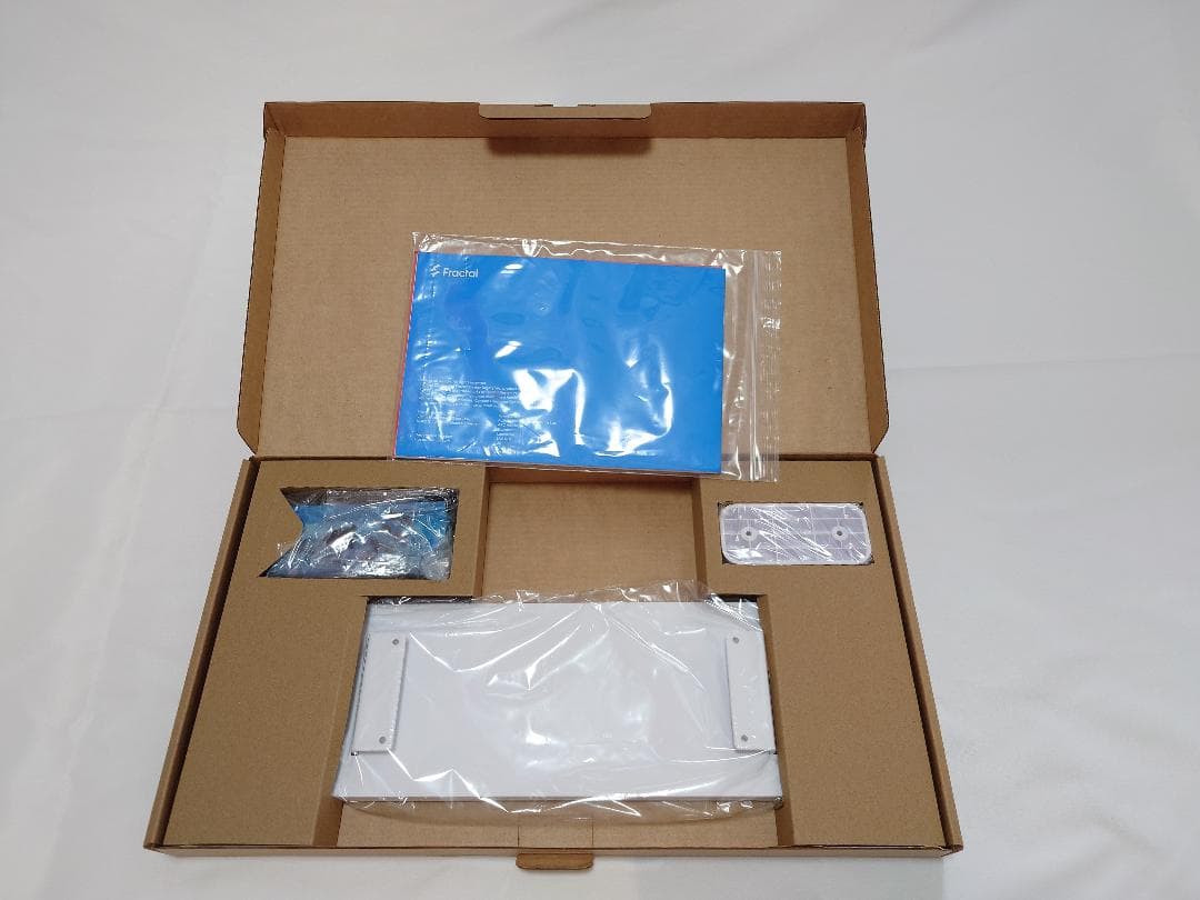 Fractal Ridge PCIe 4.0 ホワイト PCケース【未使用】