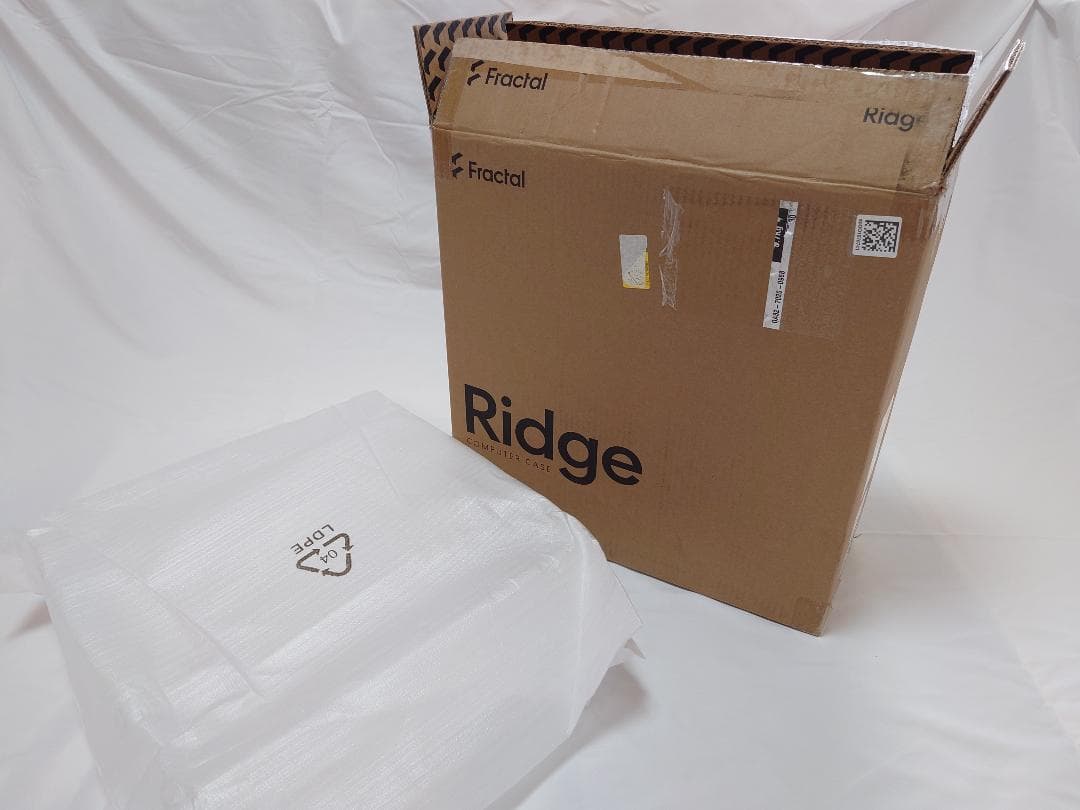 Fractal Ridge PCIe 4.0 ホワイト PCケース【未使用】