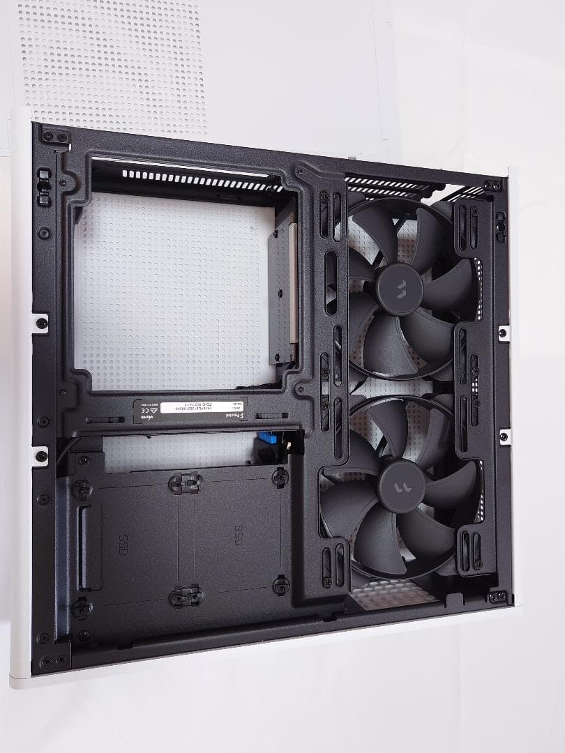 Fractal Ridge PCIe 4.0 ホワイト PCケース【未使用】