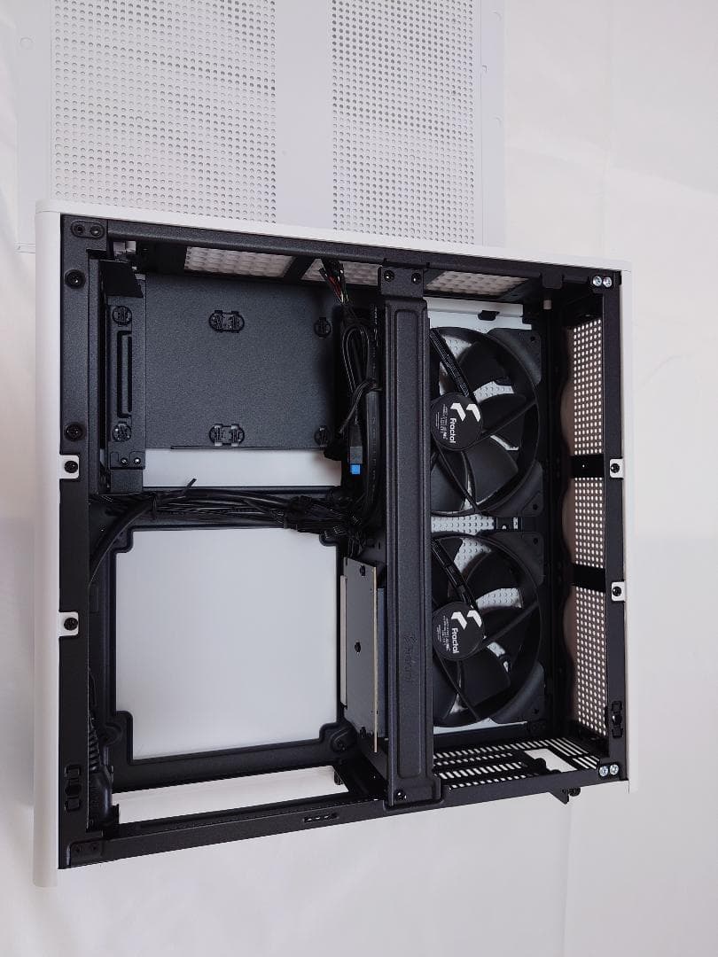 Fractal Ridge PCIe 4.0 ホワイト PCケース【未使用】