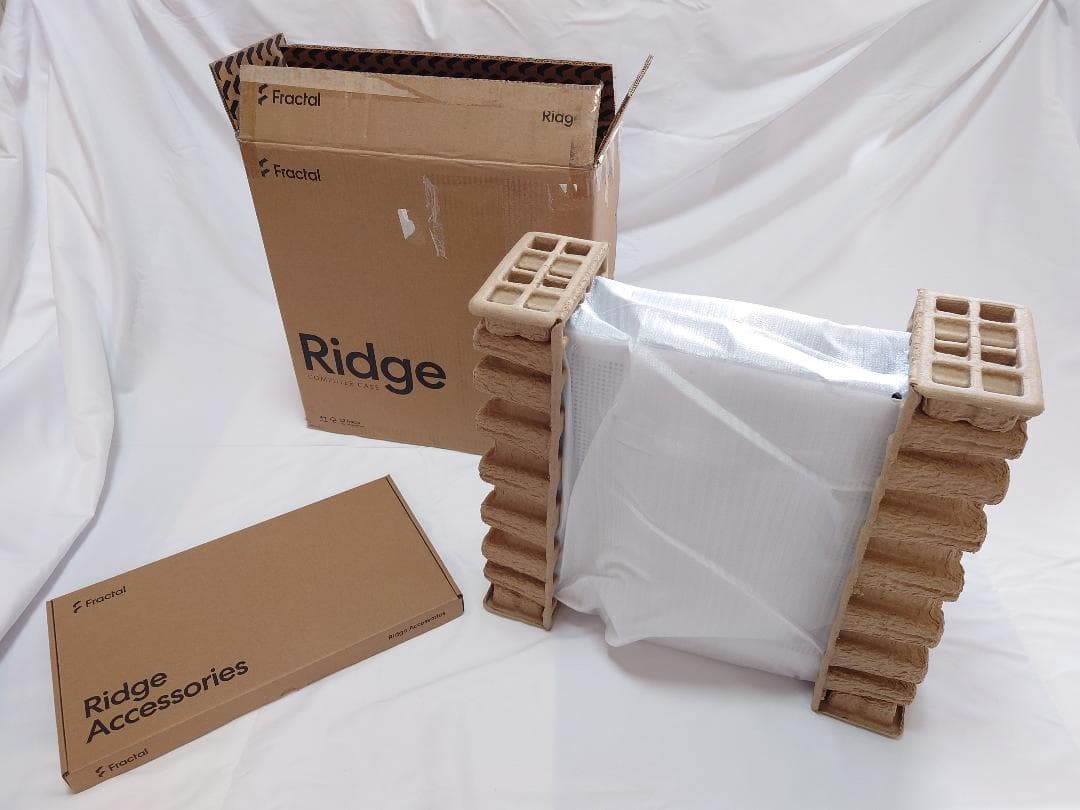 Fractal Ridge PCIe 4.0 ホワイト PCケース【未使用】