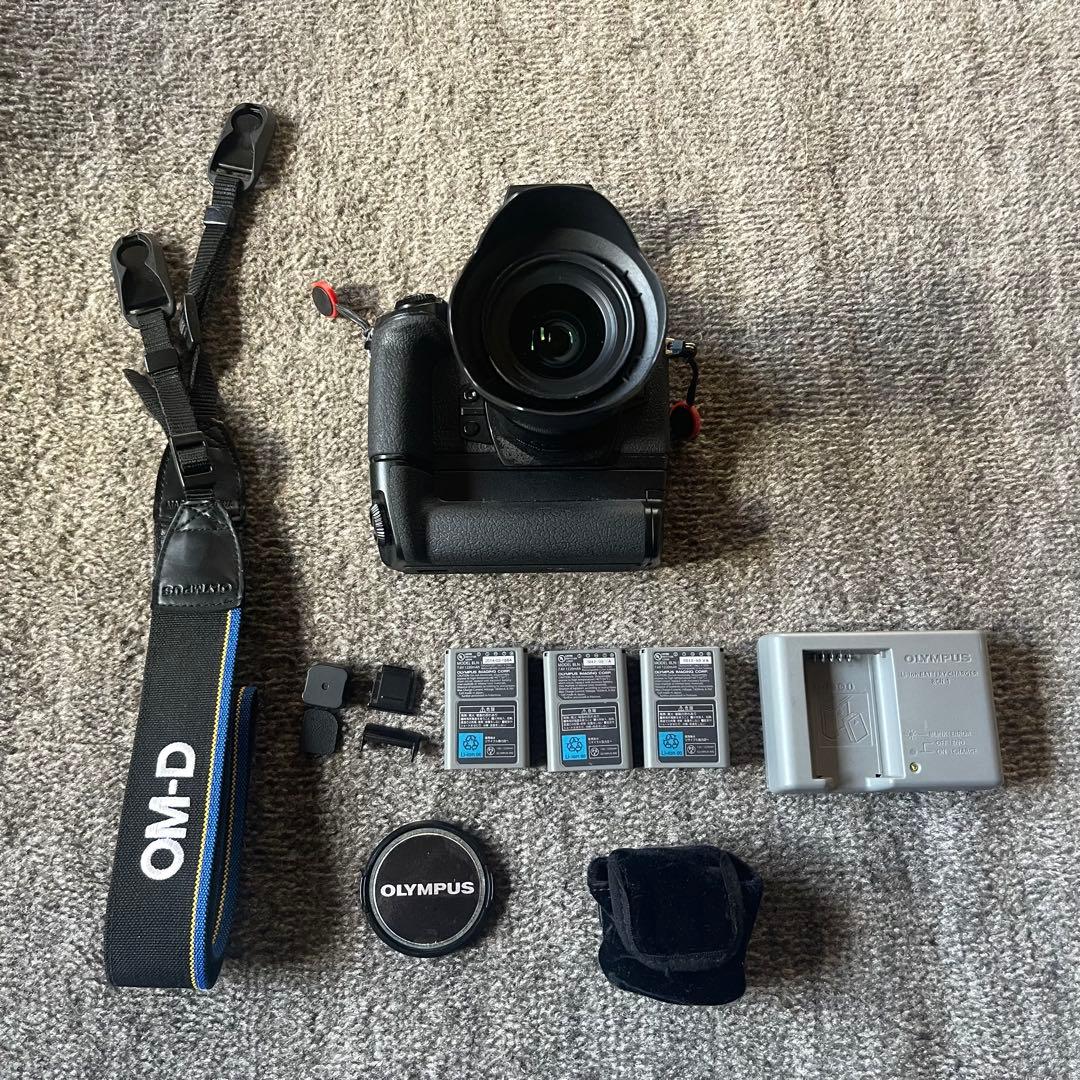 オリンパスE-M1 ミラーレス一眼 レンズセット 電池3個 バッテリーグリップ