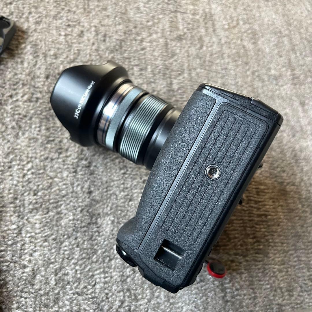 オリンパスE-M1 ミラーレス一眼 レンズセット 電池3個 バッテリーグリップ