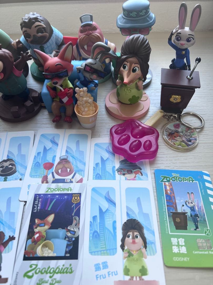 ズートピア フィギュアセットとカード