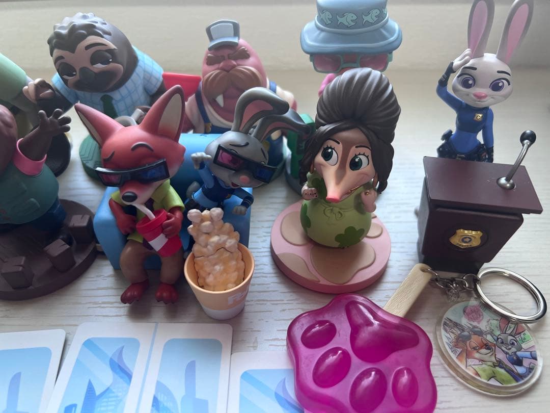 ズートピア フィギュアセットとカード