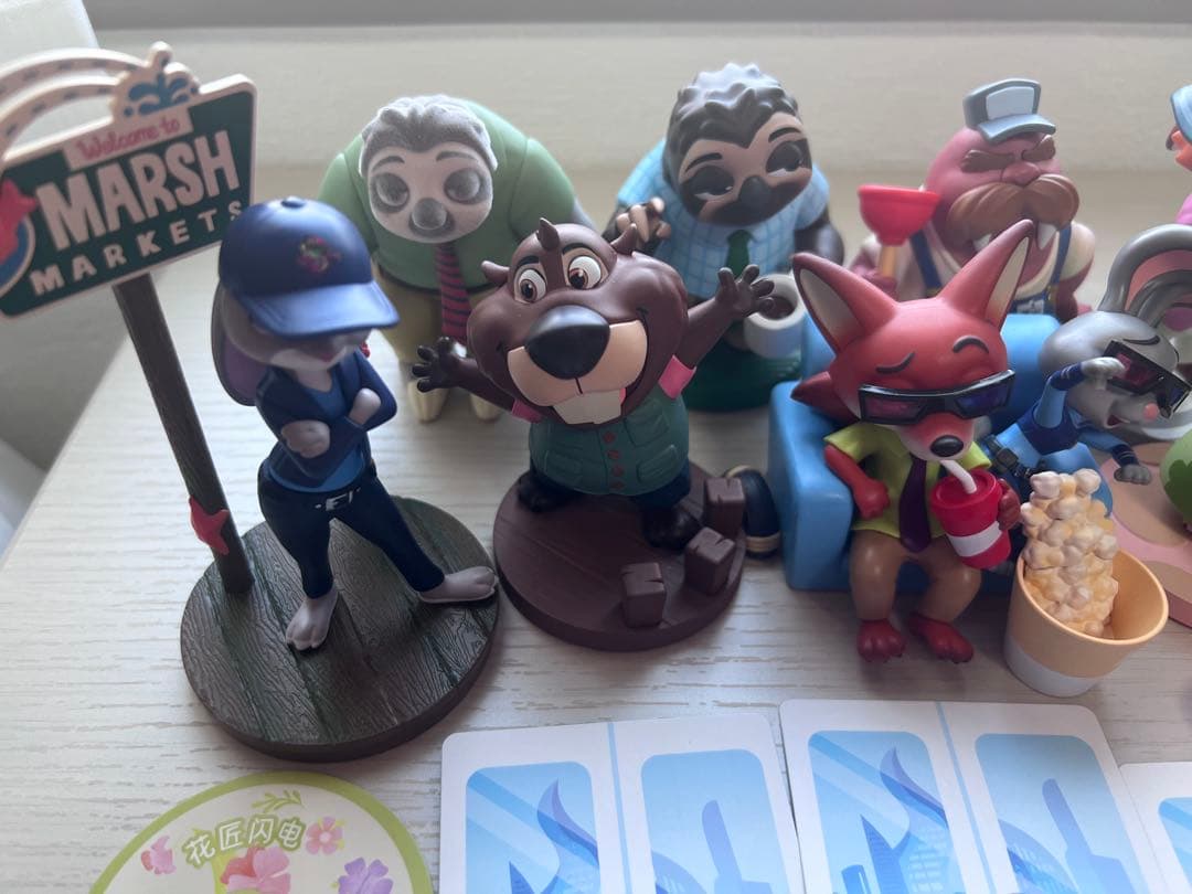 ズートピア フィギュアセットとカード
