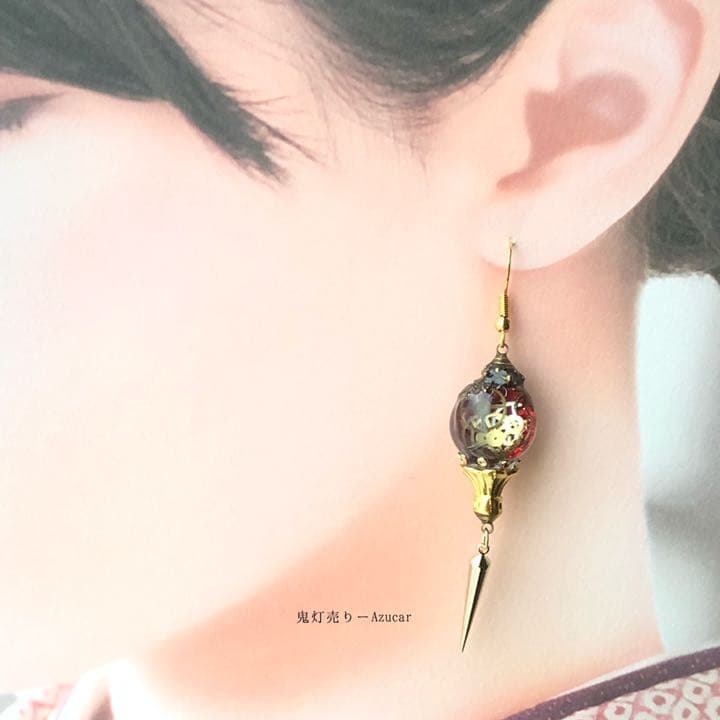 宇宙の宝石と時計の国の夕焼けランタン　天球儀ピアス　イヤリング