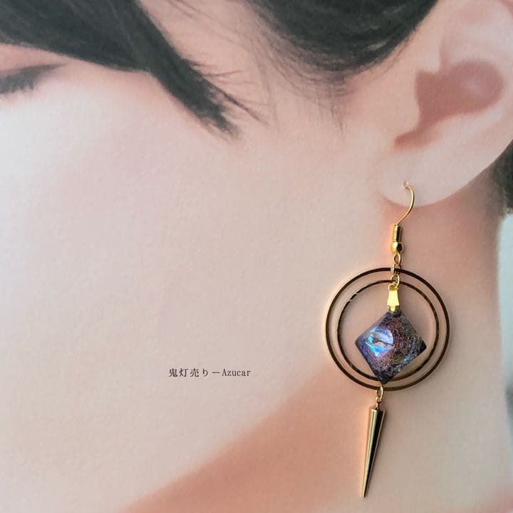 宇宙の宝石と時計の国の夕焼けランタン　天球儀ピアス　イヤリング