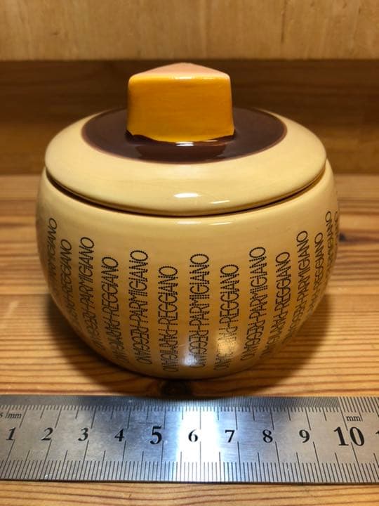 パルミジャーノ容器